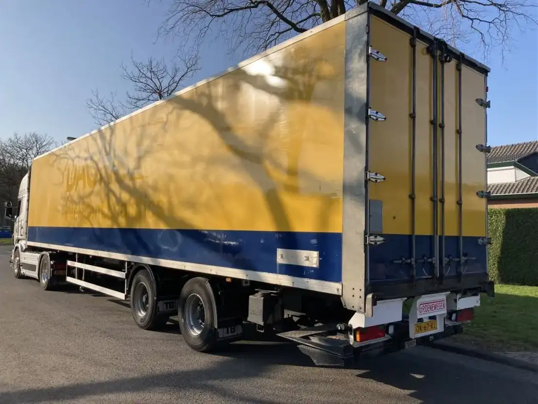 gesloten_opbouw_oplegger_groenewegen_dro_12_20_kast_met_klep_1_x_stuuras_verhuur_only_rental_2008_7069473-1