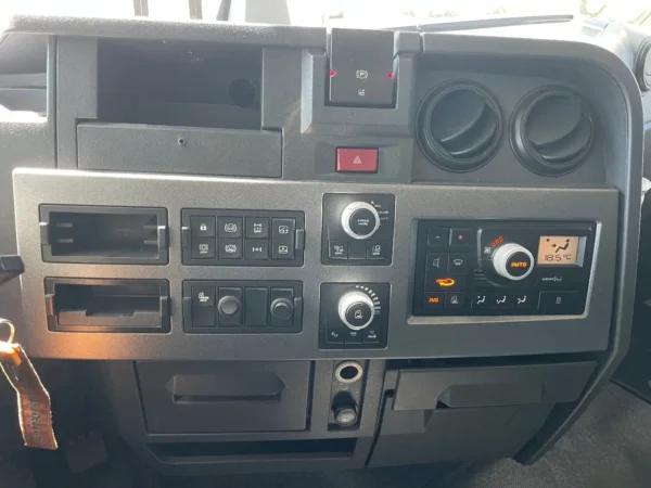 Renault T - Image 7