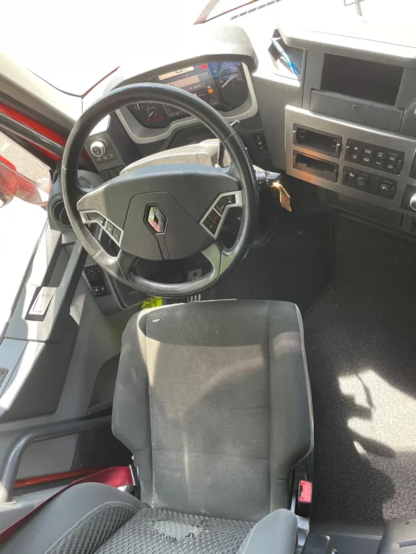 Renault T - Image 4