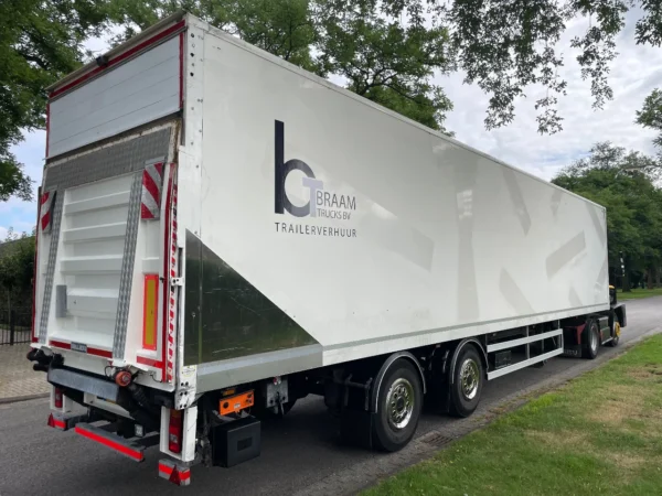 WEB Trailer 2 asser een gestuurd